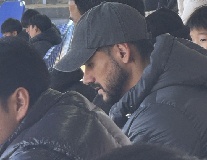 Can I love Daegu like this? Aside from the injury list, Cesinha bound for Jeju, gathered his hands in the stands to cheer 