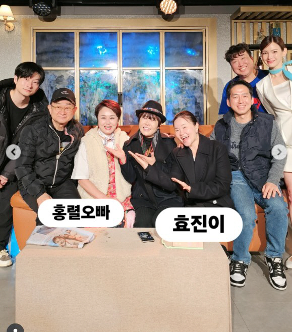 Cho Hye-ryeon and Lee Kyung-sil are promoting the play following the egg controversy...Is it loyalty or too much