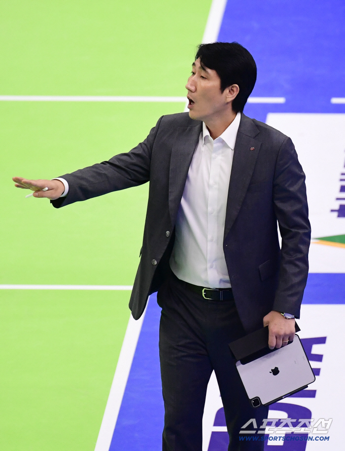 Coach Kim Ho-chul voluntarily resigns because it's touching and heartbreaking → A heartfelt message to the priest 