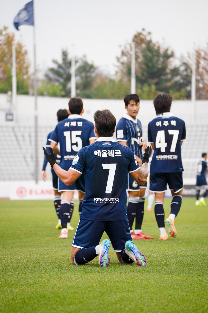 E-Land, the most goals scored by the club, confirmed to advance to the PO for two consecutive seasons with 60 wins against Ansan 