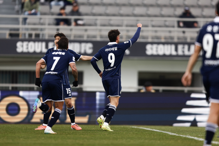 E-Land, the most goals scored by the club, confirmed to advance to the PO for two consecutive seasons with 60 wins against Ansan 