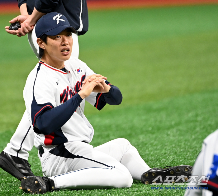 He's just normal? Song Sung-moon posting, grim from the start. a cold local evaluation. Will it be more than 10 million dollars