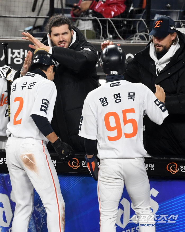 I haven't even finished my ML contract yet, are you sure you're going to play in WBC? Hanwha's super ace, love call. It's a wild ride