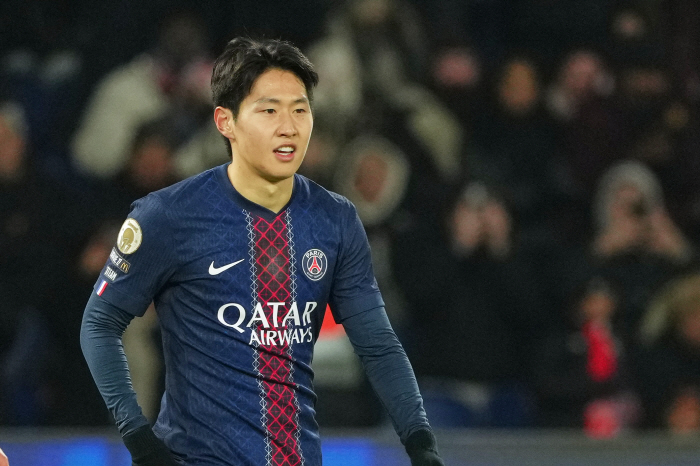It's a national treasure! Now, Lee Kang-in, the confident PSG core, is the first goal of the league in the 2025-2026 season  home fans are enthusiastic