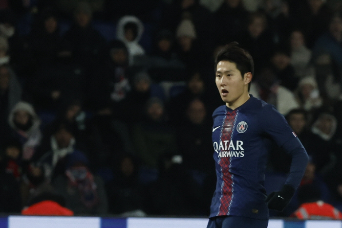 It's a national treasure! Now, Lee Kang-in, the confident PSG core, is the first goal of the league in the 2025-2026 season  home fans are enthusiastic