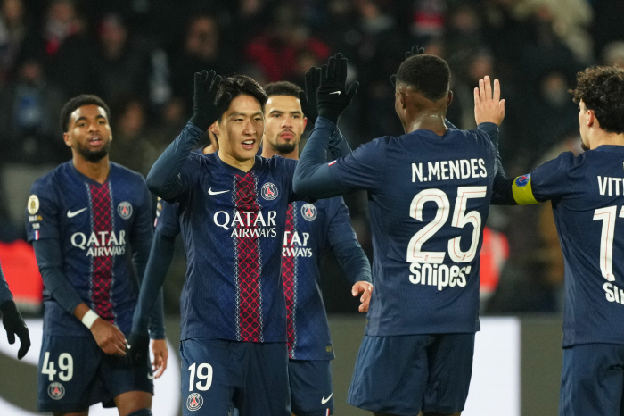 It's a national treasure! Now, Lee Kang-in, the confident PSG core, is the first goal of the league in the 2025-2026 season  home fans are enthusiastic