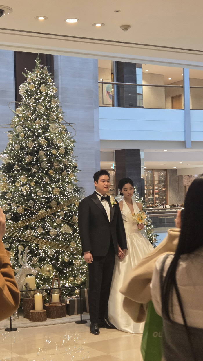 Lee Jang-woo ♥ Cho Hye-won, who got married today (23rd), also sees a unique guest return like a popular entertainment show