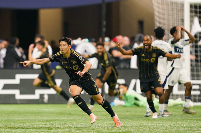  02 → 22 → Son Heung-min misses PK of tears, fails to finish despite multi-goal one-man show → Season is over...LA FC lost 34 games to Vancouver → Mueller's smile