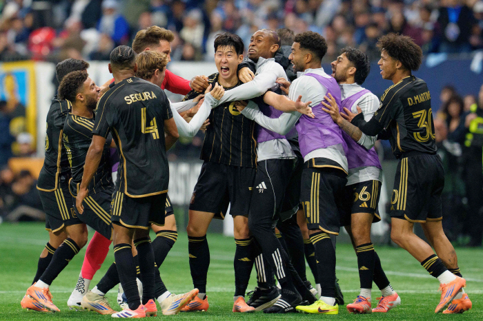  02 → 22 → Son Heung-min misses PK of tears, fails to finish despite multi-goal one-man show → Season is over...LA FC lost 34 games to Vancouver → Mueller's smile