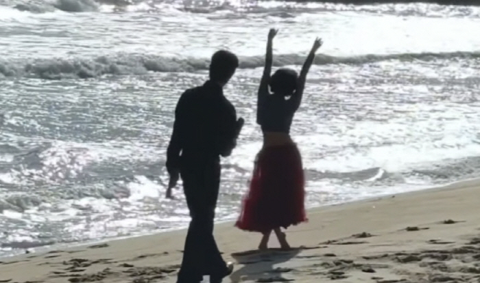 'Thank you, Park Jung-min, a close breakup boyfriend.' Hwasa, Cheongryong Stage → How did you feel about going back on the charts