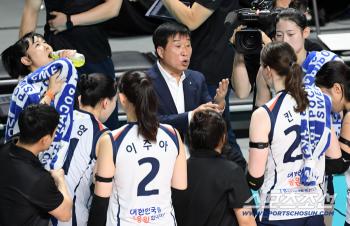 Women's volleyball is hard Director Kim Ho-chul resigned in shock and left with only the best words