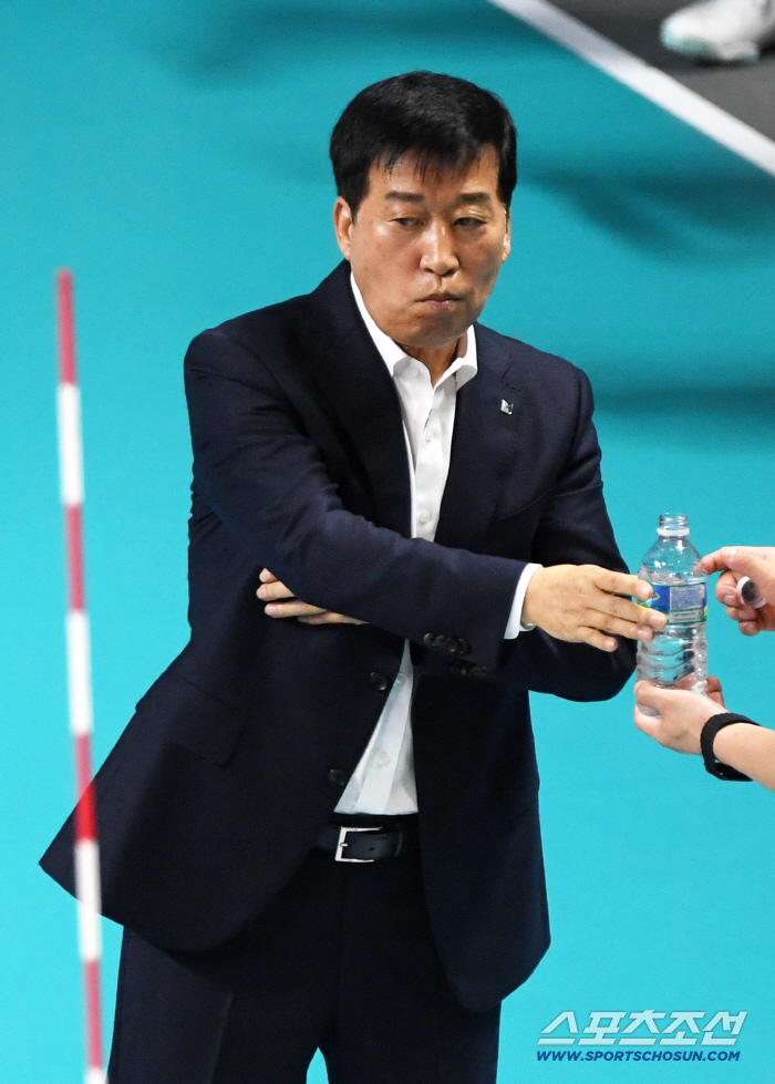 Women's volleyball is hard Director Kim Ho-chul resigned in shock and left with only the best words