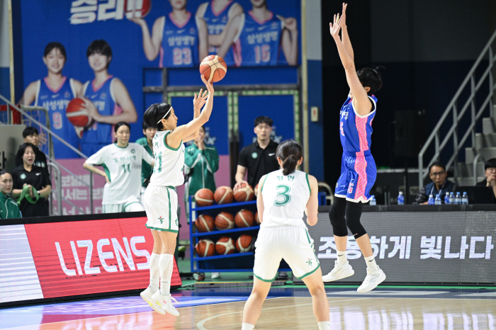 Hana Bank Beat Samsung Life Insurance, With Psaki's 34 Points Lead, Re-certified as a Dark Horse This Season