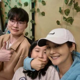 'Im Yo-hwan ♥' Kim Ga-yeon and Faker are ecstatic to see what Sang-hyuk is like.'