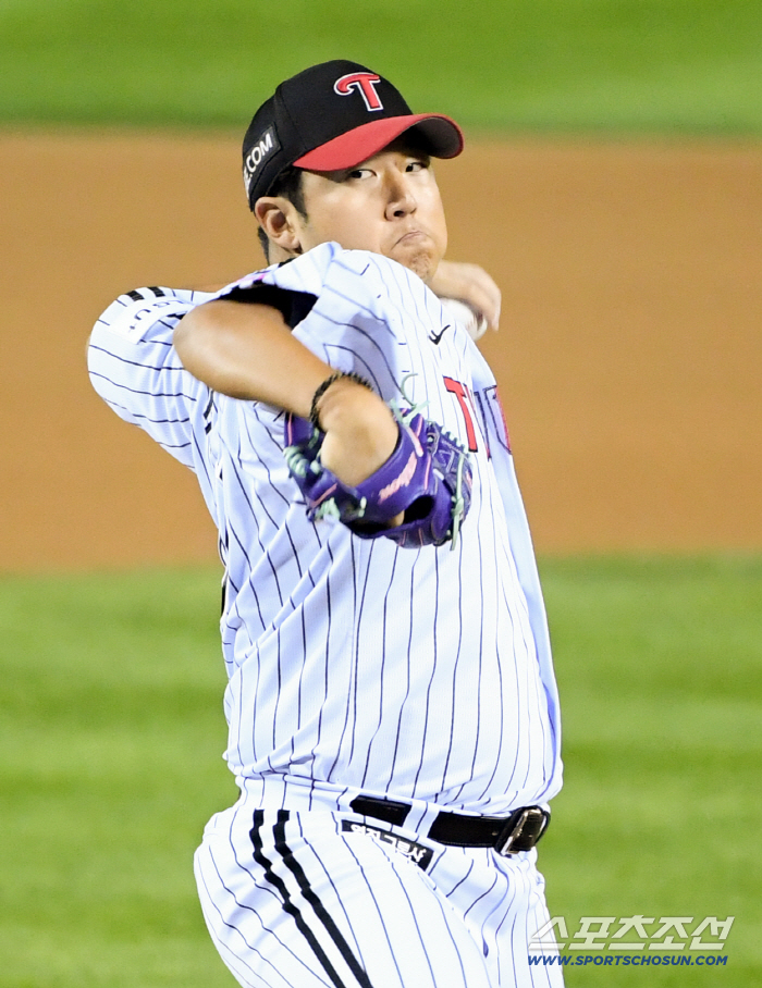 It was overwhelming Ahn Hyun-min, 110 votes for the Rookie of the Year award, Kang Baek-ho → So Hyung-joon