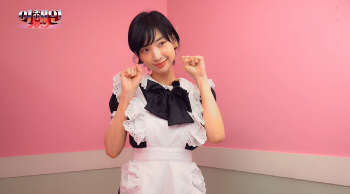 Lee Hae-in, the owner of 4 billion buildings, is having a hard time making a living..I'm working at a Made Cafe