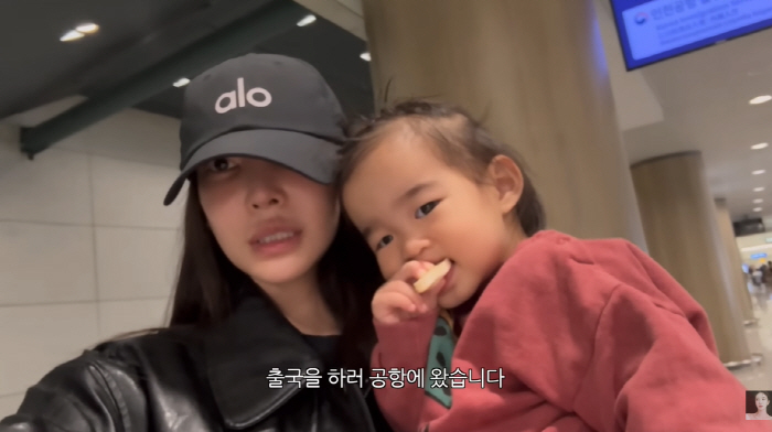 Lee Sang-hae's daughter-in-law Kim Yun-ji left Korea with her 16-month-old daughter without her husbandIt's dark in front of me