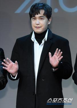 MC The Max Lee Su quietly makes a comeback with an official solo concert three months after the divorce announcement