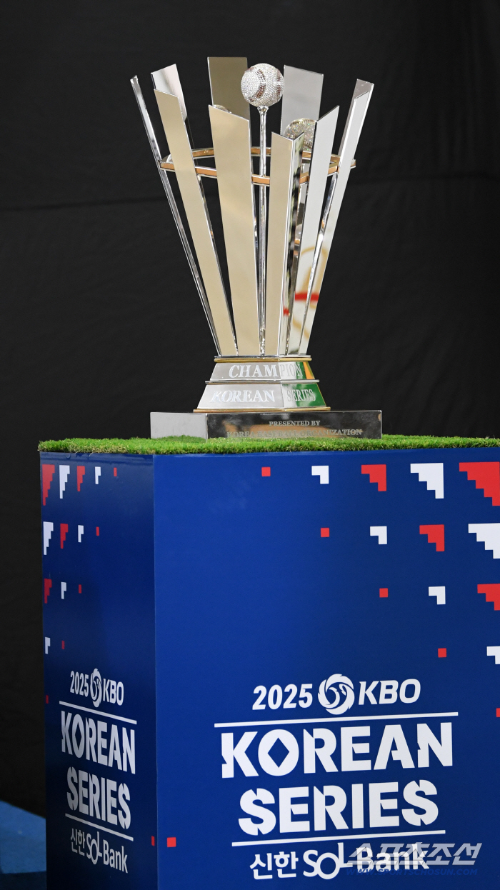  And this is the first time ever that Shinhan Bank has been confirmed to accompany KBO for 20 years by 2037