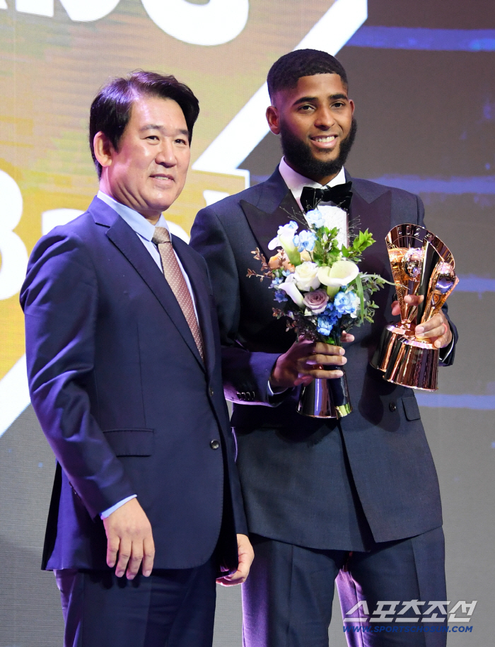  Diaz who won three times with a happy smile