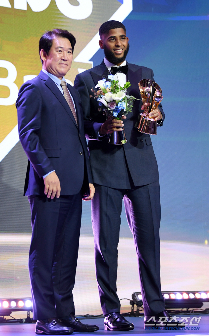  Diaz's smile that won three times