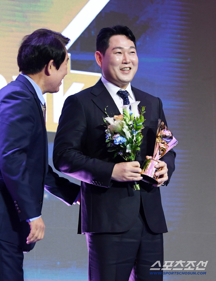  Doosan Yang Eui-ji's smile is wide due to batting average