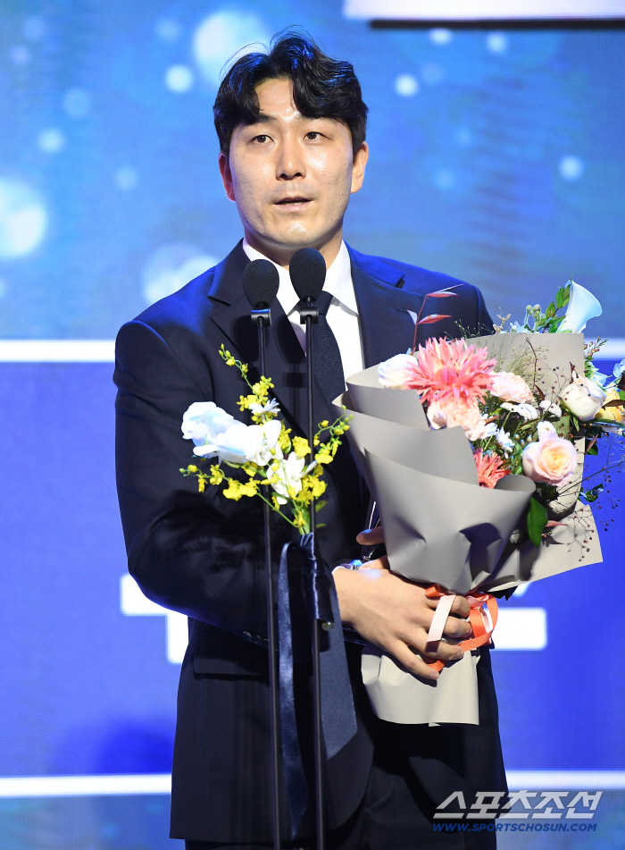  Joey-hyun wins the Futures League Southern League ERA  Victory Award