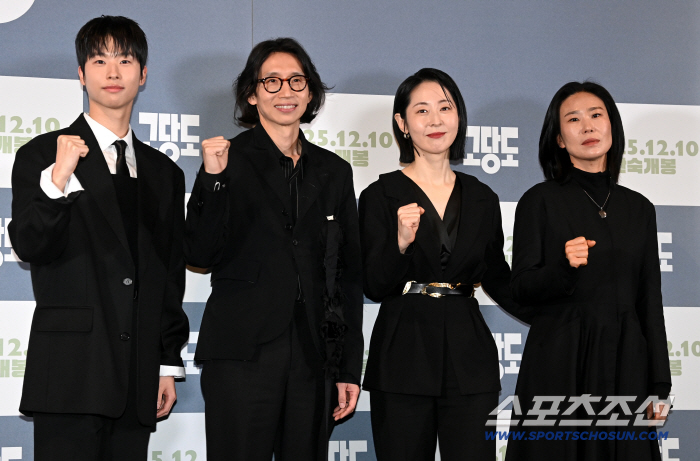  Jung Soon Beom, Bong Tae Kyu, Kang Mal Geum, Jang Ri Woo, Go Dang, too!