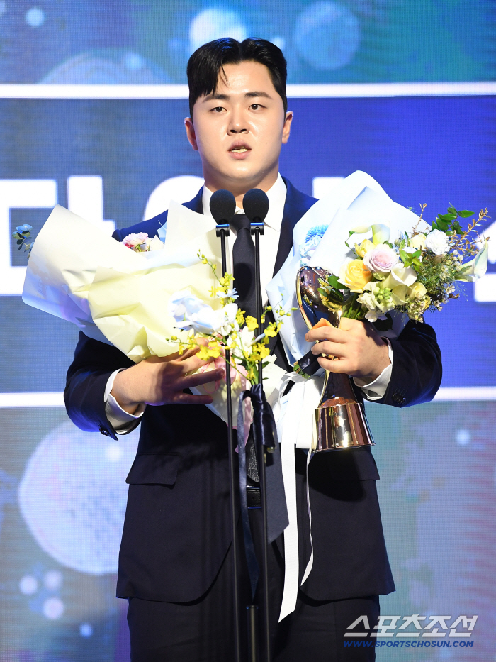  Kim Hyung-joon won the defense award in the catcher category