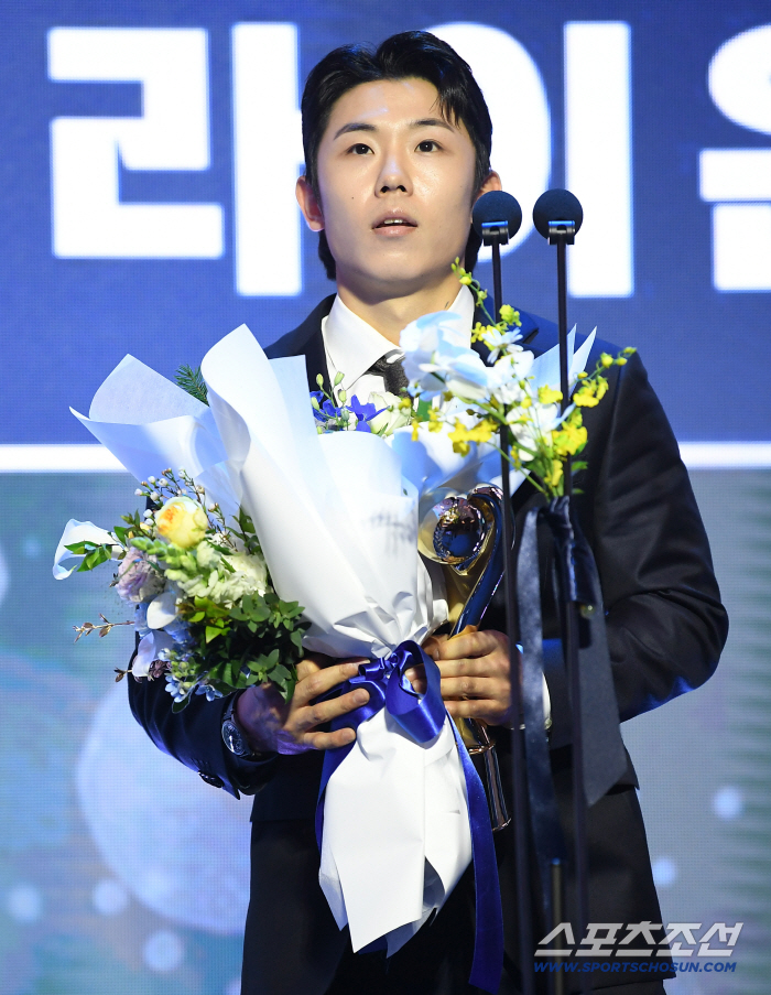  Kim Sung-yoon won the right field defense award