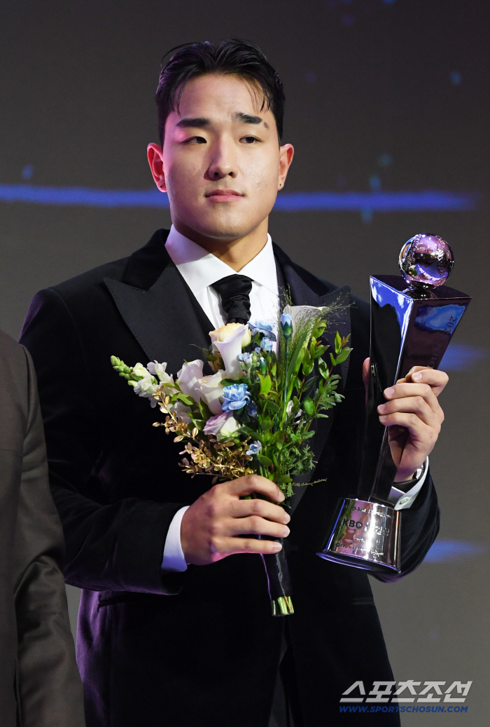  KT Ahn Hyunmin is so happy