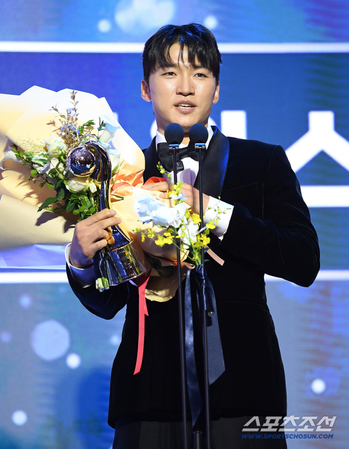  Park Hae-min won the defense award in center field