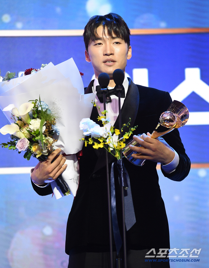  Park Hae-min won the steal award