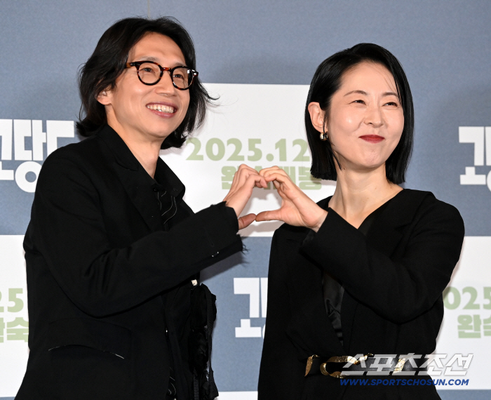  Please love Bong Tae Kyu Gang Malgeum and Godang, too