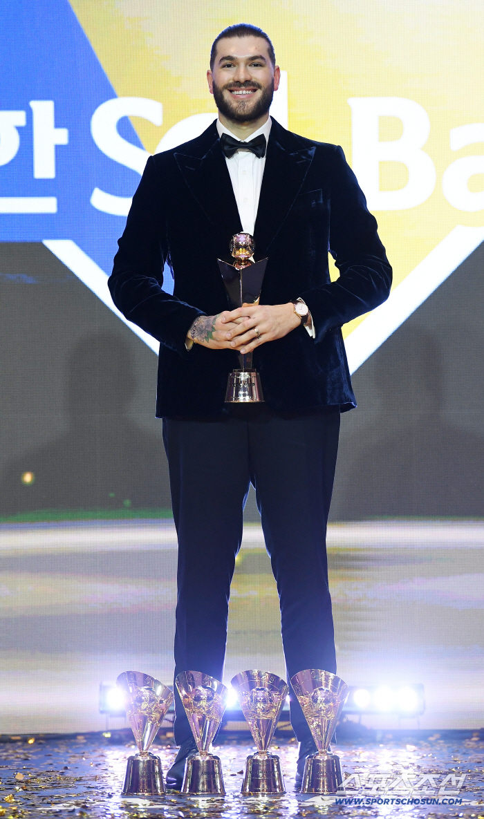  Ponce was named the 2025 KBO MVP