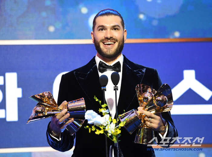  Ponce wins 4 pitching titles