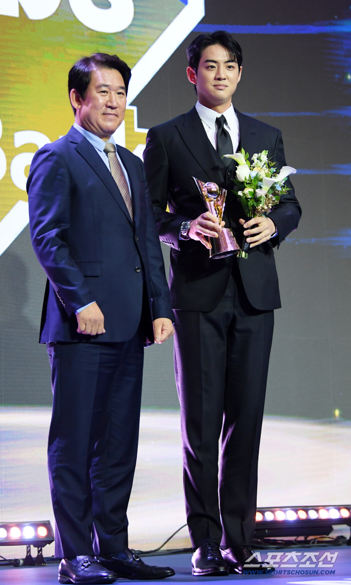  Samsung's Koo Ja-wook's happy moment