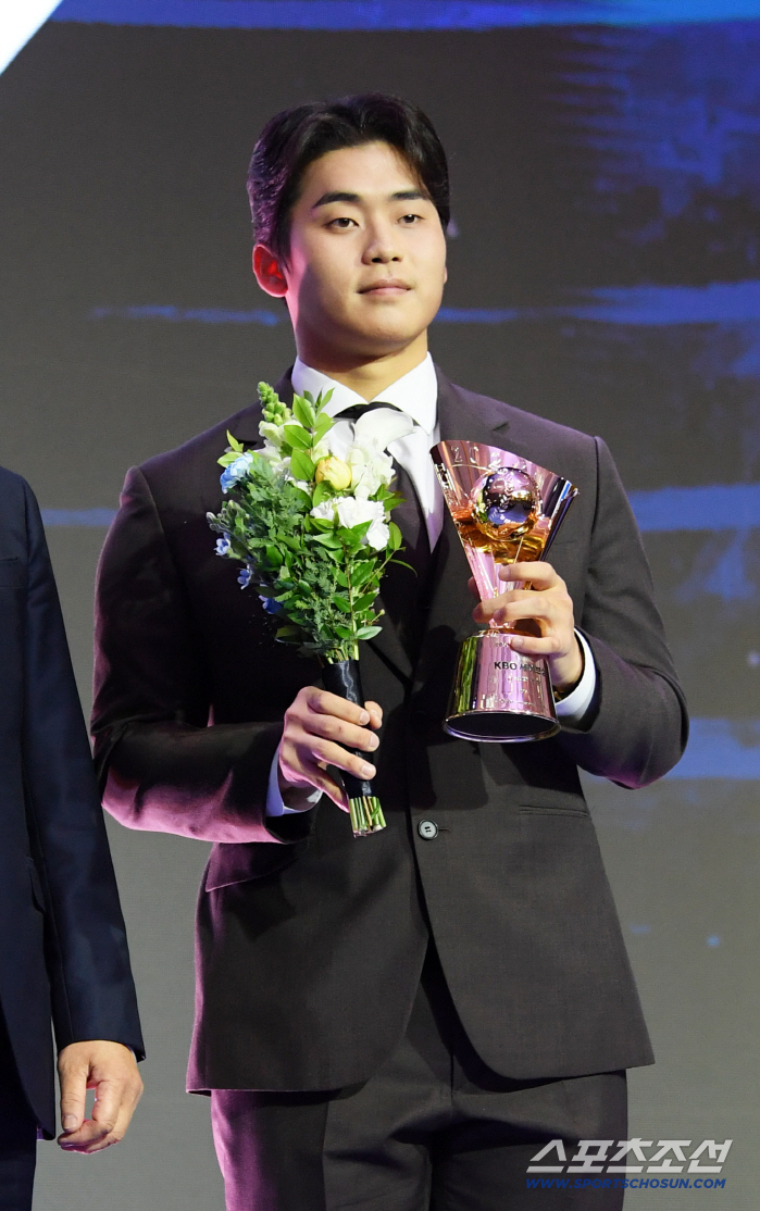  Save Award KT Park Young-hyun Glory