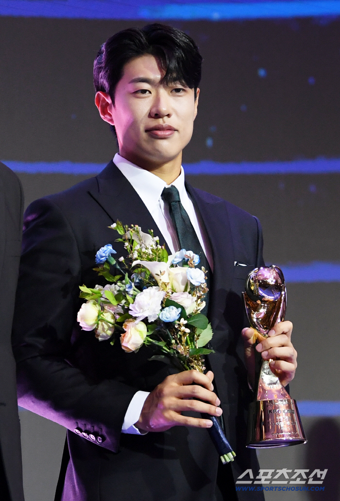  Song Sung-moon won the defense award in the third baseman category