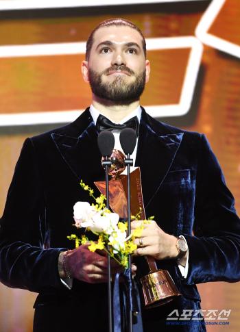  Tearful Ponce to select 2025 KBO MVP