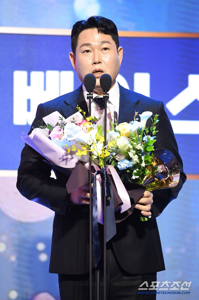  Yang Eui-ji won the batting average award