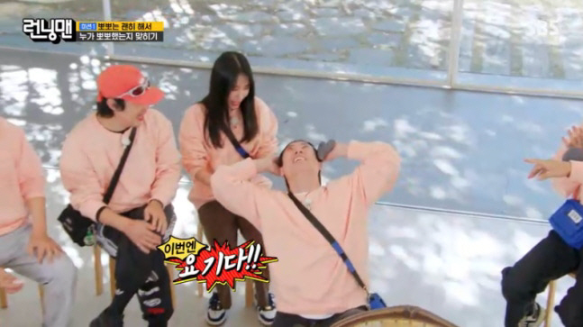 Running Man crossed the line again...It's uncomfortable to see the viewers because of the forced kiss. 
