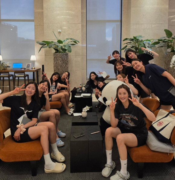 Kim Yeon-kyung, who spoke about her debut as a 'new director,' said, 'It was unfamiliar and not easy.'