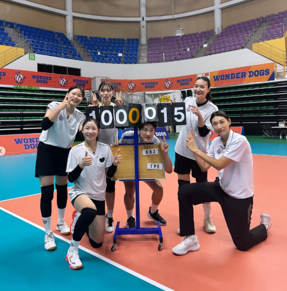 Kim Yeon-kyung, who spoke about her debut as a 'new director,' said, 'It was unfamiliar and not easy.'