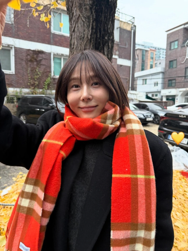 'My Q♥' Kim Na-young reveals her daily life full of relaxation with her son wearing a muffler from Company B