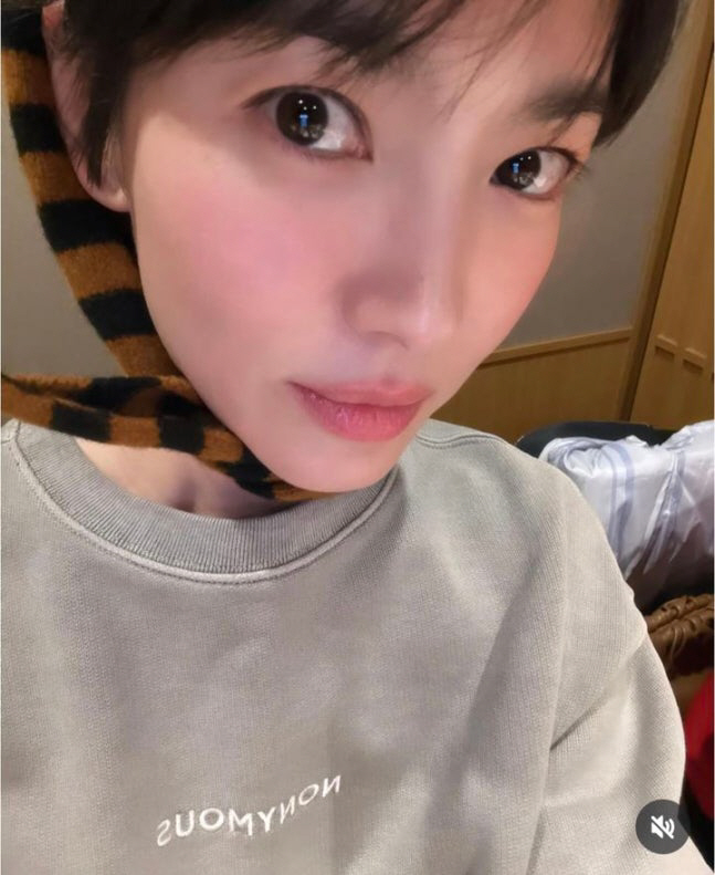Song Hye-kyo, who celebrated his birthday, said, 'I had a happy time' with a headscarf a cake. Thank you