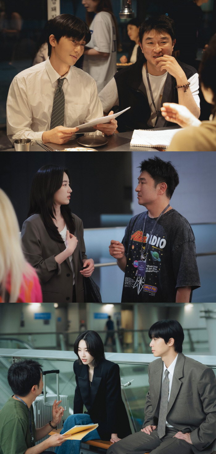 'Smile your mouth and cry your eyes.' Park Seo-joon X Won Ji-an's 'Waiting for Gyeongdo' director Lim Hyun-wook's first feeling