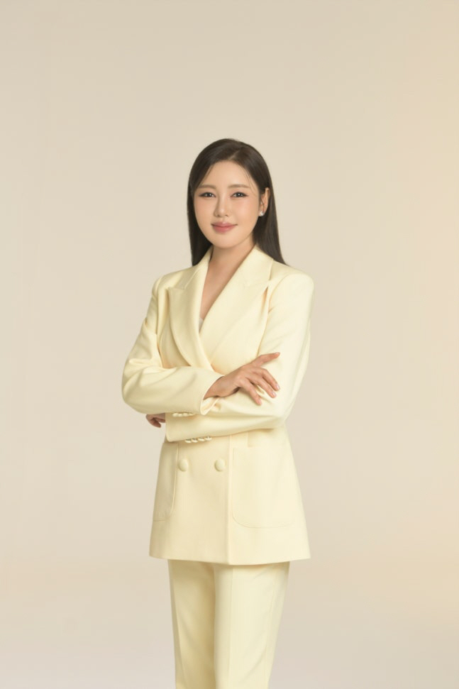 Song Ga-in Joins Judge of 'Miss Trot 4' in 'Spirit of Gold for the First Time in 7 Years'