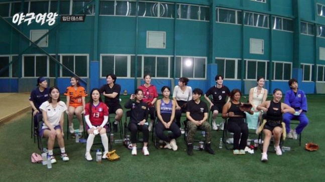 Sweat from the first episode of 'Baseball Queen'...Choo Shin-soo was frozen at the disclosure of grades A, B, and C