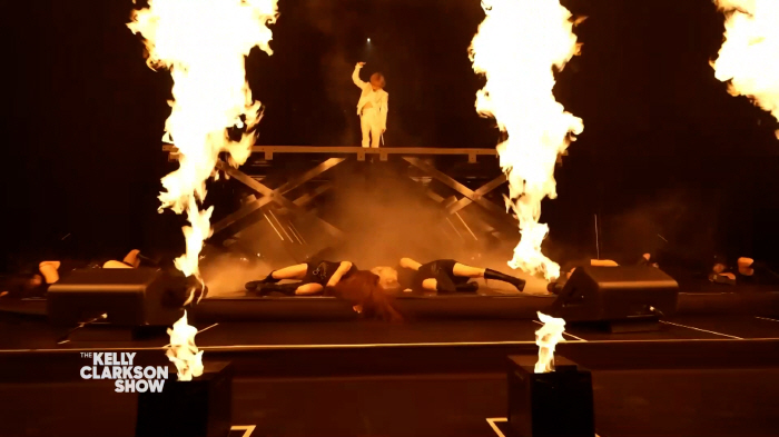 Taemin Makes U.S. Solo Debut on 'The Kelly Clarkson Show' 18 Years After SHINee Debut